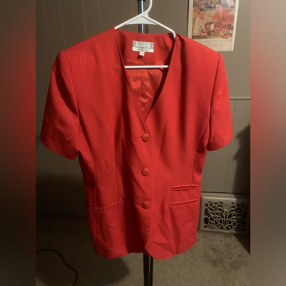 Braemar Petites By Jeremy Scott Red Suit. Short Sleeved Blazer And Pleated Pants